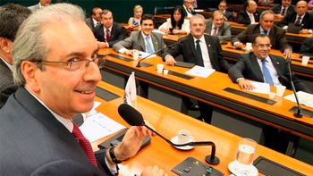 Presidente da Câmara aumenta verba e libera passagens aéreas para cônjuges de deputados