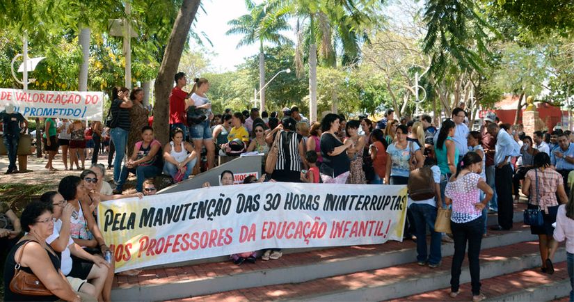 'Protesto' de sindicalistas constrange funcionários e contribuintes na Prefeitura