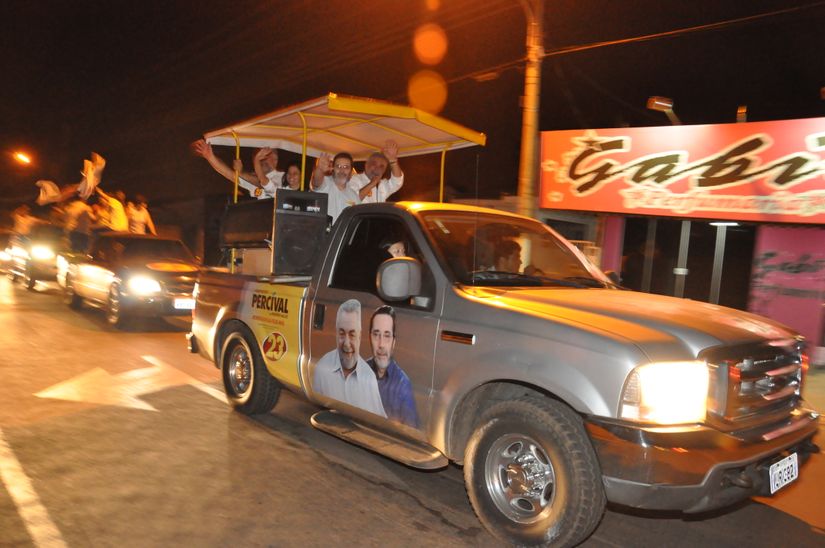 Percvial faz carreata para comemorar vitória e agradecer voto da população