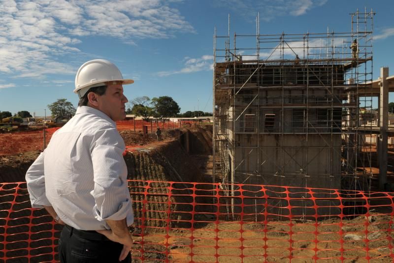 Governador irá cobrar explicações de ministro sobre declarações envolvendo atraso das obras da Copa