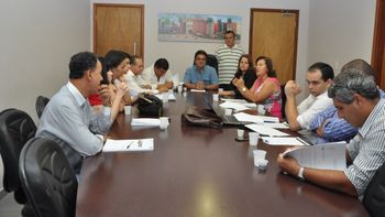 Vereadores, sindicato e promotoria se reunem para discutir concurso público