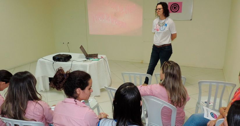 Profissionais da Saúde levam palestras e orientações à empresas