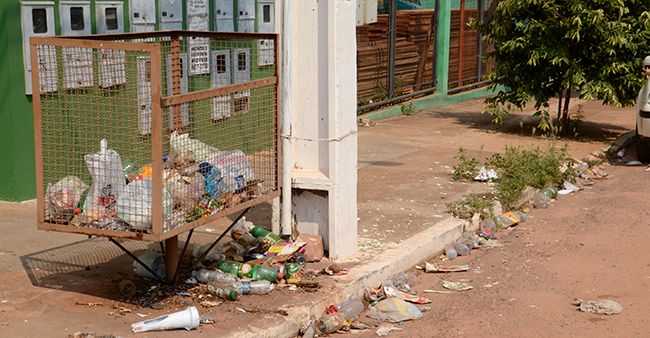 Descaso da Coleta e desleixo de moradores chama atenção no Bairro La Salle