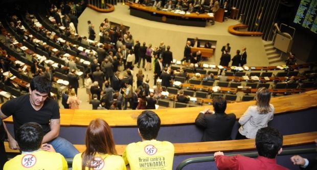 Sob pressão popular, deputados rejeitaram PEC que impedia Ministério Público de fazer investigações