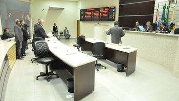 Vereadores aprovam lei que proíbe privatização do Sanear