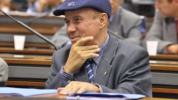 Câmara oficializa aposentadoria de Homero com vencimento integral; Ságuas tem 30 dias para assumir