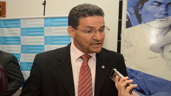 Mauro Campos ataca oposição, provoca colegas e sobra até para senador 