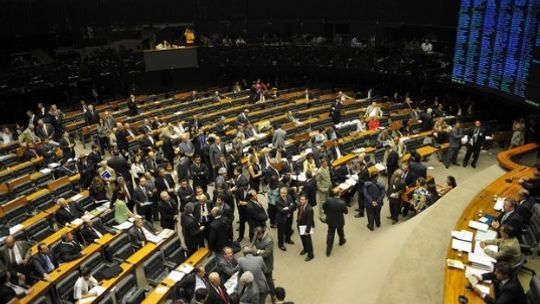 Câmara dos Deputados analisa 141 propostas de combate à corrupção