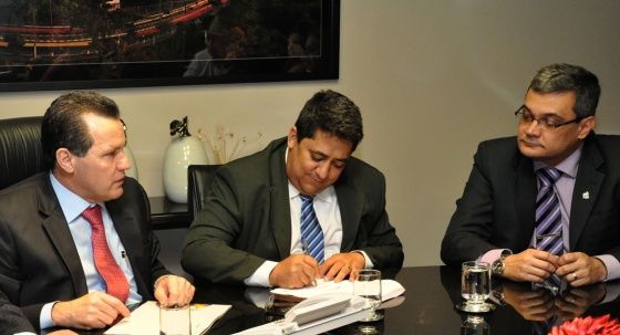 Estado confirma construção de ponte na 13 de maio e anuncia liberação de recursos para a Educação