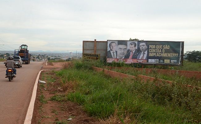 Outdoors contra políticos pró governo já chegou em Rondonópolis