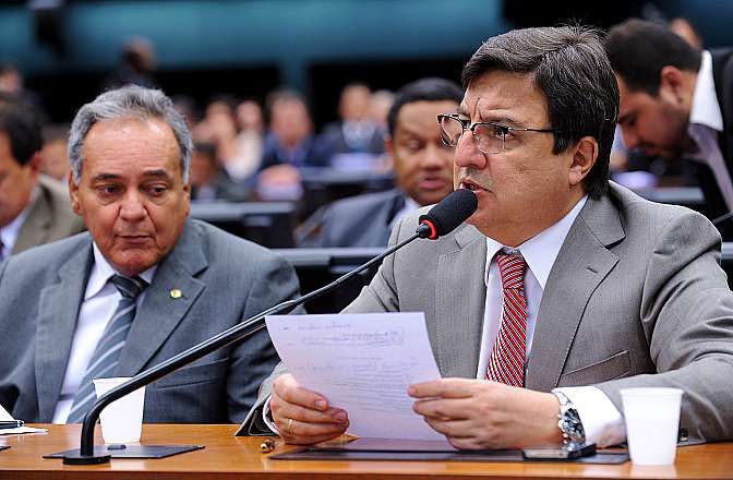 Comissão transfere para amanhã análise do relatório da LDO