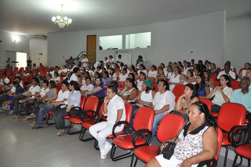 Enfermeiros em greve vão à Câmara em busca de apoio dos vereadores