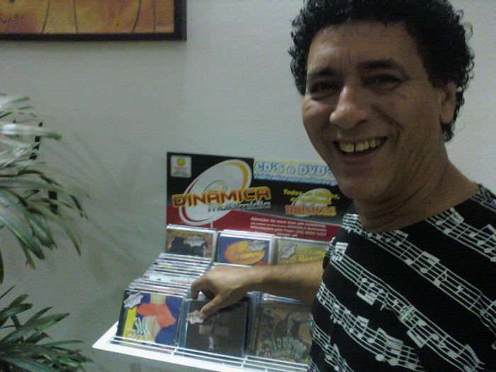 Cantor e compositor Roberto Lucialdo está internado em Cuiabá e precisa de doação de sangue