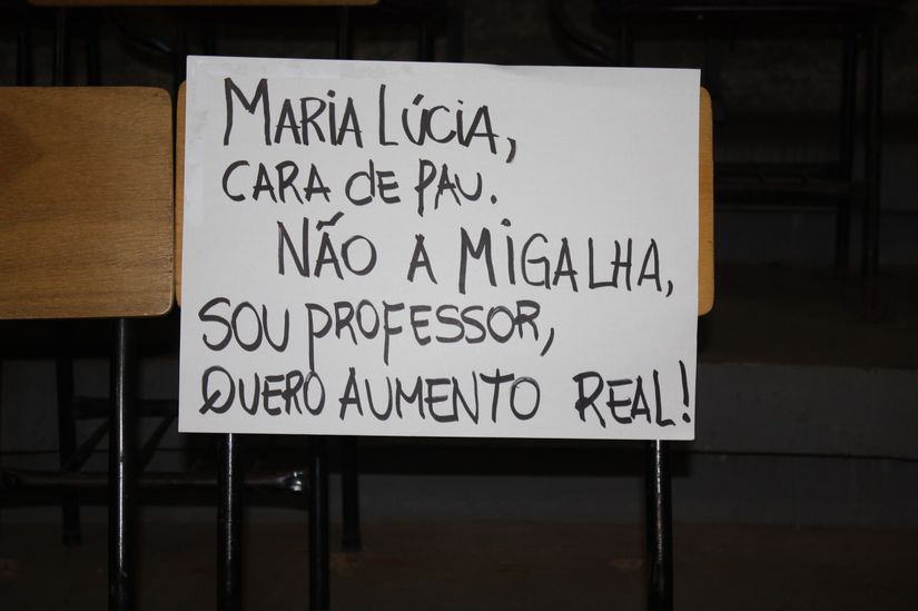 Reitora da UFMT é alvo de críticas durante assembleia 