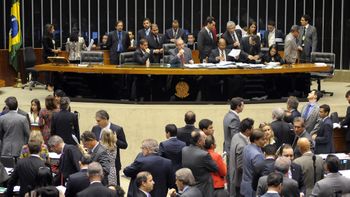 Propostas de reforma política são aprovadas na Câmara dos Deputados