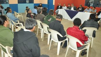 Prefeito reclama de empreiteiros e anuncia investimentos em bairros da região Salmen