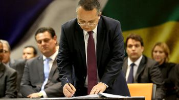 Taques veta projeto dos supersalários