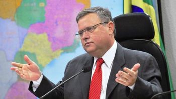 Após se 'filiar' ao PMDB, Blairo decide ficar mais um tempo no PR