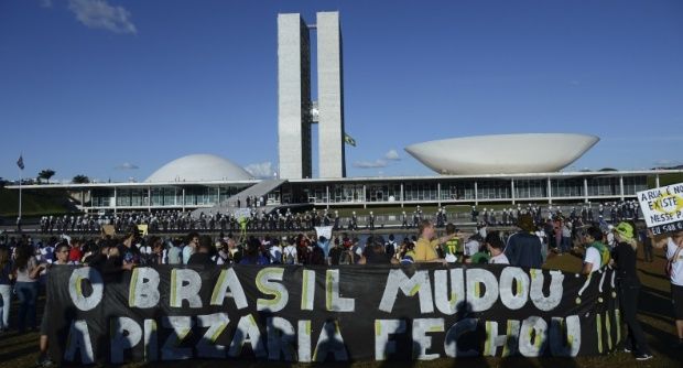 Senado aprova projeto de Pedro Taques transformando corrupção em crime hediondo