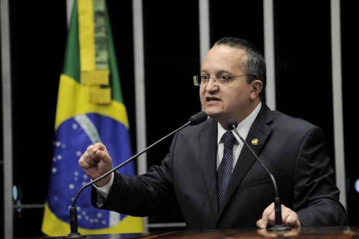 Pedro Taques reage e nega reuniões com delator de esquema investigado pela PF