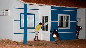 Terra de ninguém: Casas invadidas já são 'vendidas' por até R$ 200
