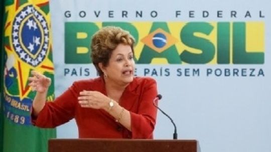 Em ato de campanha, Dilma defende novo ciclo de desenvolvimento para o país
