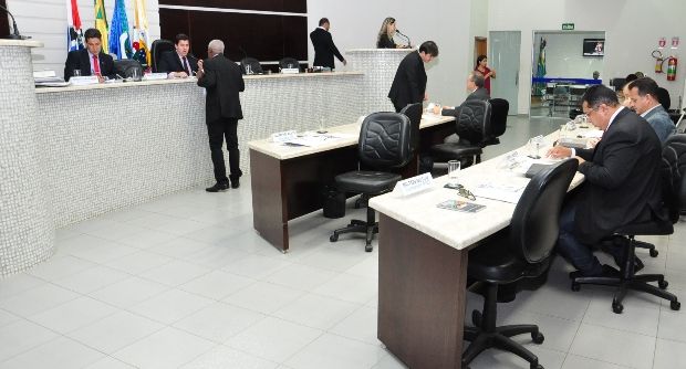 Pedido de vistas adia votação de projeto que cria taxas ambientais no município