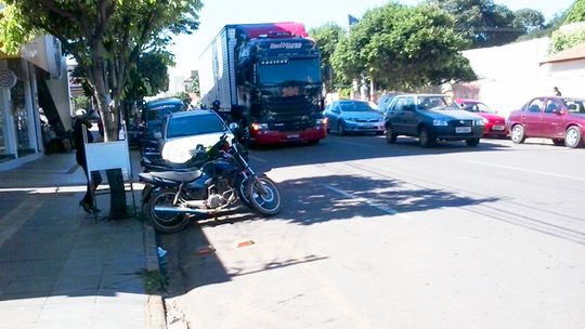 Vereadores aprovaram criação de comissão para discutir problemas com caminhões e carretas na cidade