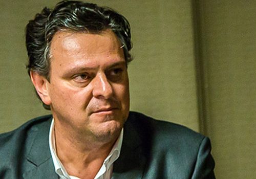 Cacique não, empresário, por favor