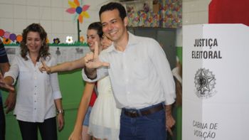 Lúdio Cabral vota em Cuiabá e pede que população seja consciente na hora do voto