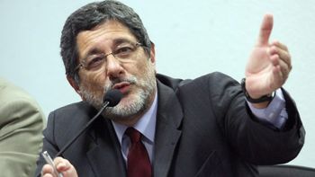 Ex-presidente da Petrobras diz que Dilma "não pode fugir da responsabilidade" no caso Pasadena