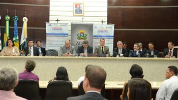 Sessão da Assembleia Legislativa homenageia 75 personalidades