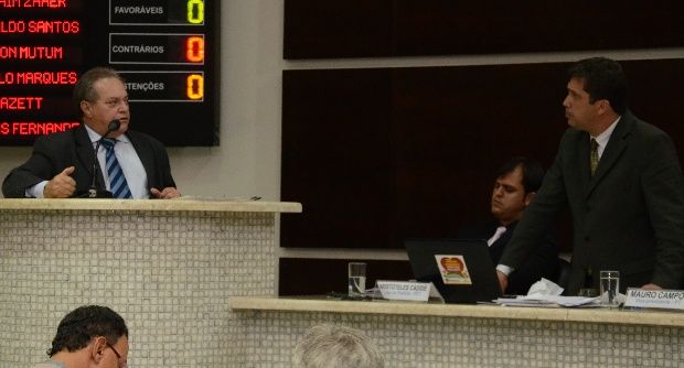 Denúncia de cobrança de propina tumultuou sessão; secretário de Habitação prometeu apurar