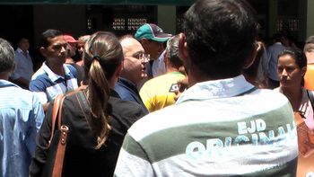 Senador ouve manifestantes e promete apoio à luta dos pescadores profissionais