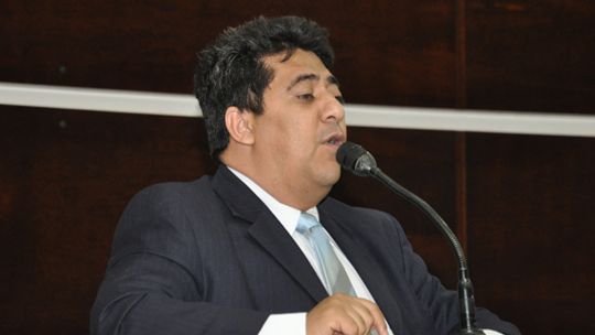 Prefeito participa de sessão na Câmara, agradece apoio e consegue aprovar todos os projetos