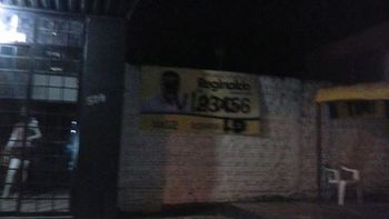 Baixaria: Reginaldo aciona polícia contra vândalos que roubaram e picharam propagandas