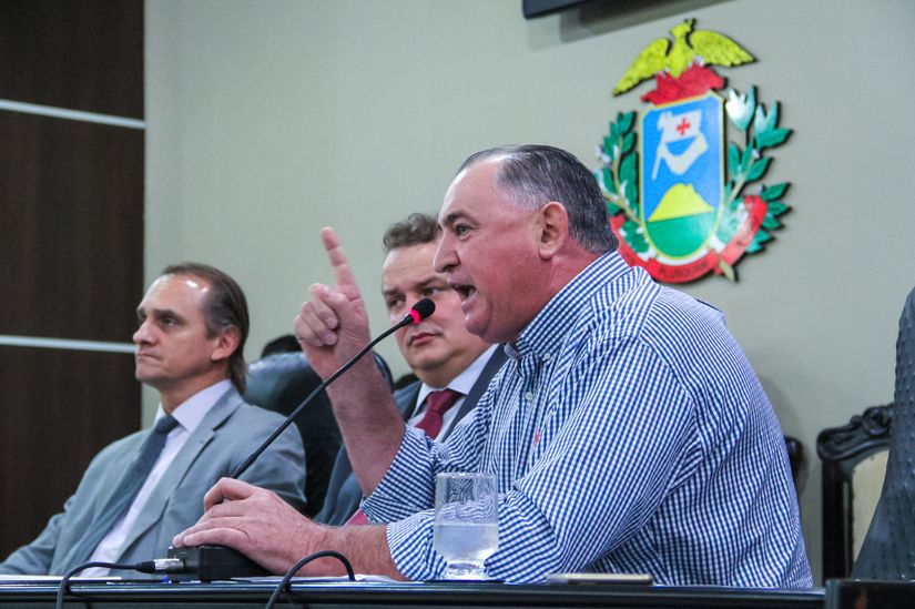 Membros da CPI dos Frigoríficos rebatem crítica de secretário