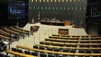 Deputados iniciam esforço concentrado com pauta trancada por MP