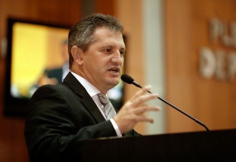 Deputado Dilmar Dal Bosco critica novo horário de trabalho dos servidores do Governo