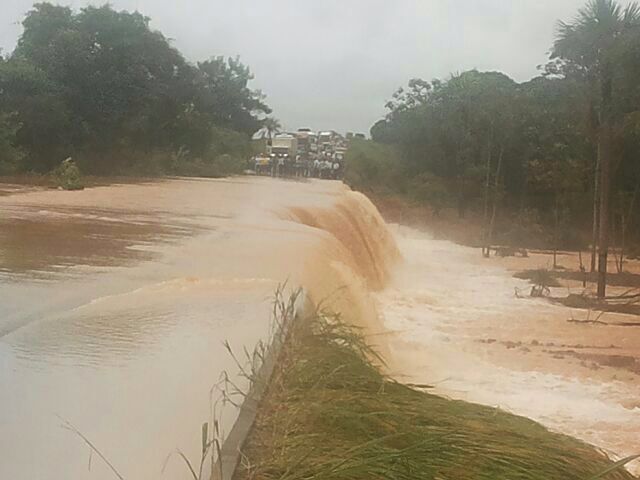 Rompimento de barragem isola região Norte do resto do estado