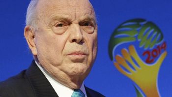 A pátria de chuteiras agora é a pátria de algemas