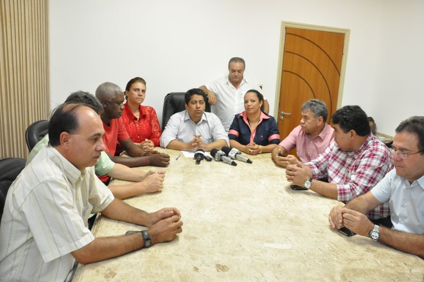 Após derrota eleitoral, Ananias dá coletiva e agradece os quase 40 mil votos que recebeu