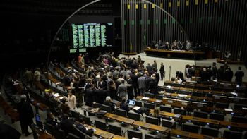 Deputados aprovam redução de mordomia e STF derruba liminar sobre vetos presidenciais