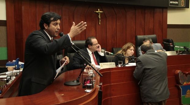 Ministério Público questiona salários de vereadores de Cuiabá