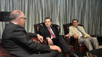 Visando reforçar laços, embaixador da Alemanha é recebido por Silval Barbosa