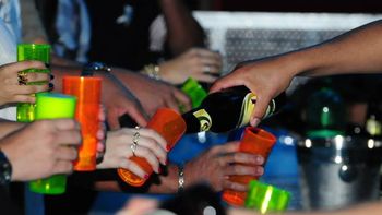 Vereadores querem proibir festas 'open bar' na cidade