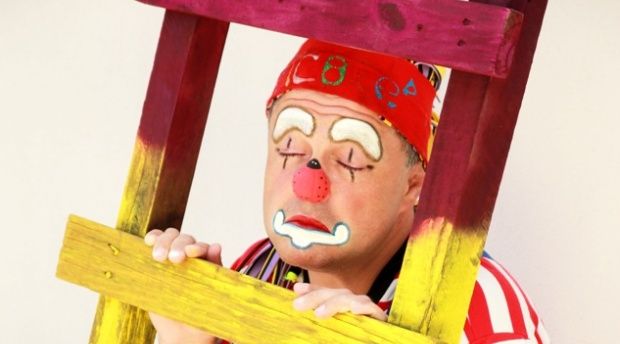 Picadeiro: Dono de circo tenta forçar a barra e se dá mal