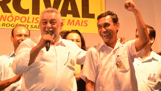 Grande público recebe Percival Muniz (PPS) na Vila Olinda