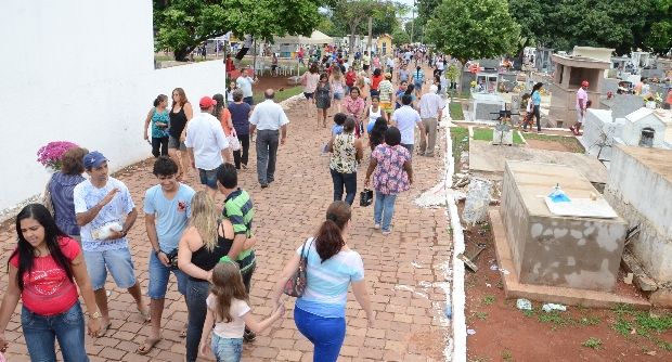 Hora da morte: Taxas cobradas em cemitérios aumentaram, mas serviço continua ruim