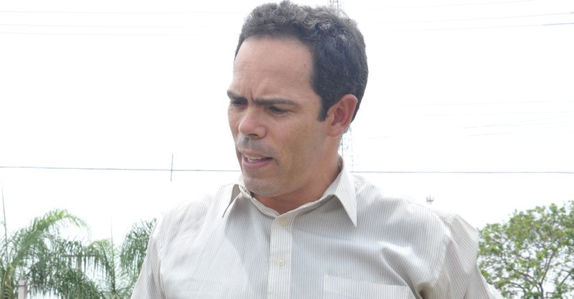 Cadidé evita críticas a Jailton e diz que ainda avalia candidatura à presidência da Câmara
